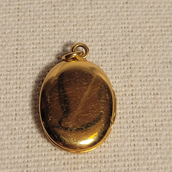 Antique Walter E. Hayward Gold Filled Locket Etched Floral - Picture 2 of 11